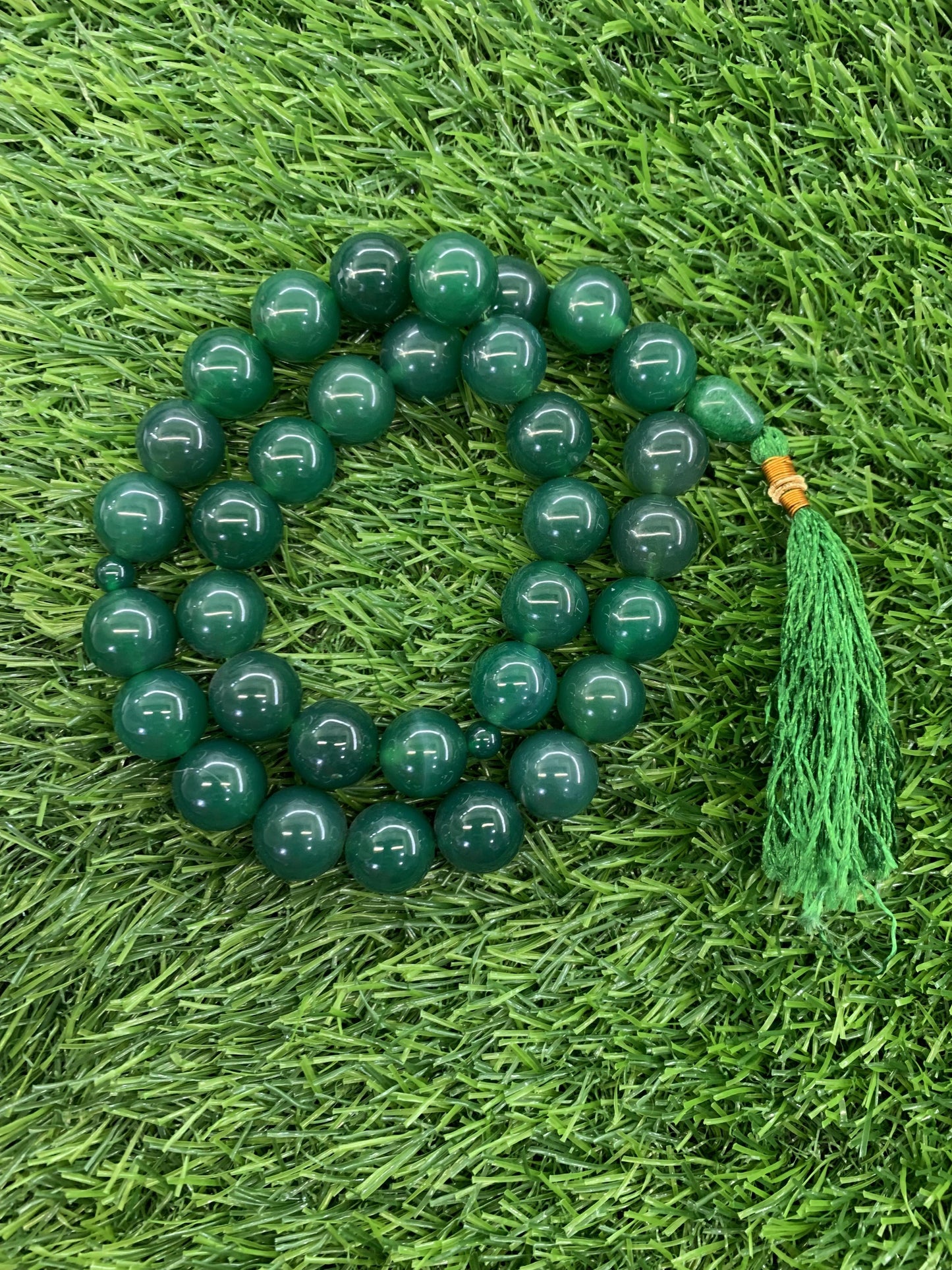 Green Aqeeq  33 Beads - 14 mm